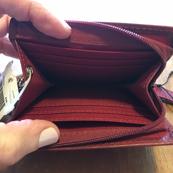 NWT NEW Mundi Red Leather Wallet + Keychain - Picture 3 of 4